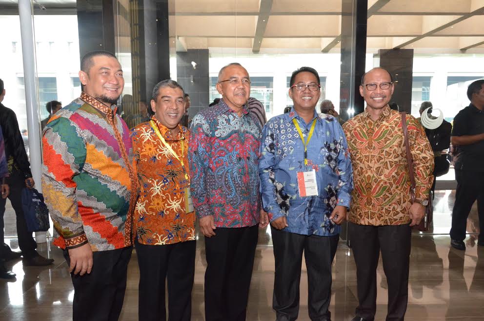Hasil gambar untuk Gubernur Riau Andi rachman