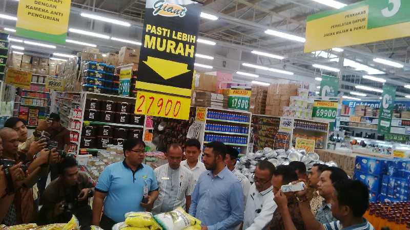 KPPU Sidak Giant dan Distributor UD Hidup Jaya, Pantau Harga Tiga Komiditi