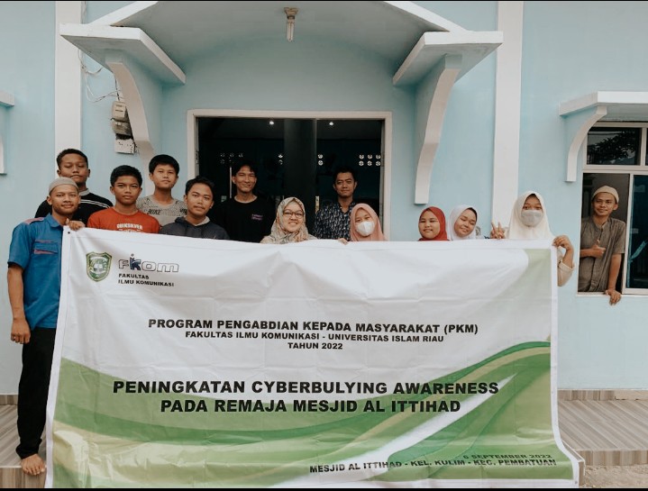 Rentan Jadi Korban, Dosen Fikom UIR Beri Pemahaman Cyberbullying ke Remaja Masjid