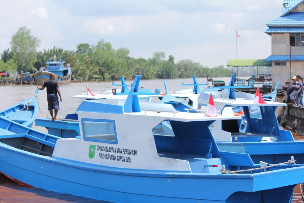 Tingkatkan Kesejahteraan Nelayan, Pemprov Riau Beri Bantuan 51 Kapal