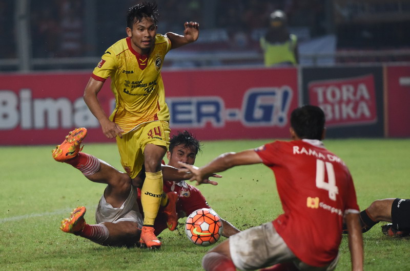 Laga Persija Jakarta vs Sriwijaya FC Dihentikan