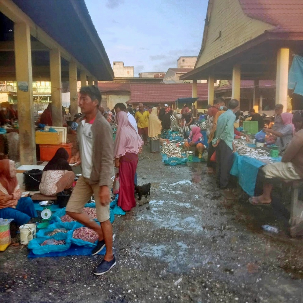 Sidak Pasar Datuk Rubiah, Wabup Rohil Gesa Pedagang Melakukan Vaksin