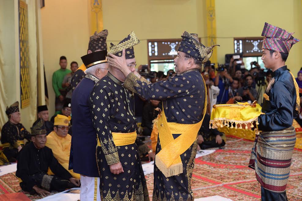 Gubernur Riau Resmi Bergelar Datuk Seri Setia Amanah