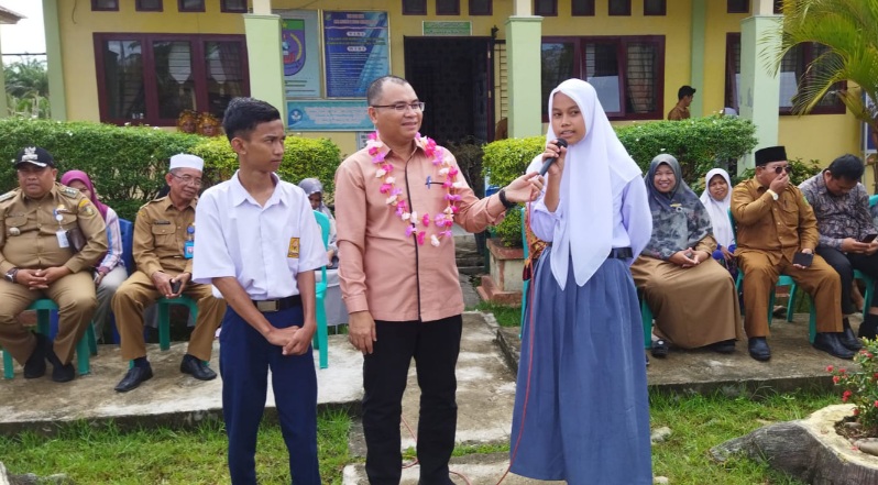 Disambut Meriah, Rektor Unilak  Dr Junaidi Ajak Siswa SMN 2 Koto Kampar Hulu Untuk Kuliah