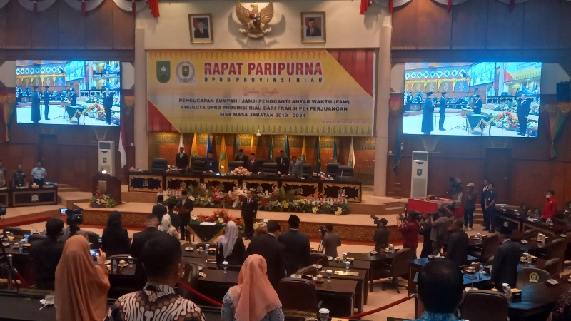 Gantikan Alm. James Pasaribu, Andi Darma Taufik Resmi Bertugas di Komisi I DPRD Riau