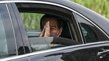 Jokowi Bertakziah ke Rumah Duka Tjahjo Kumolo