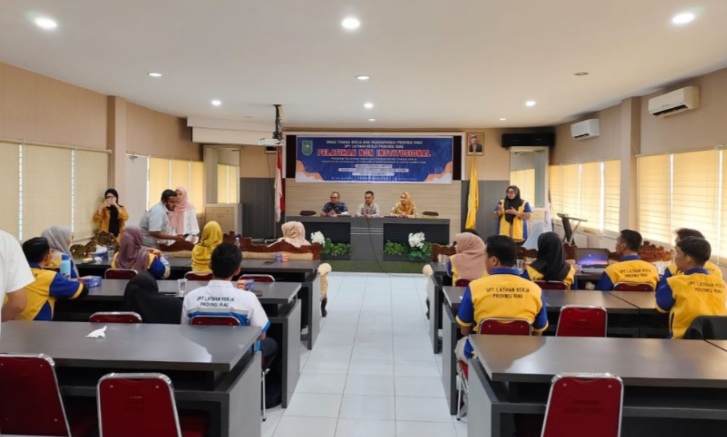 Disnakertrans Riau Beri Pelatihan Komputer Bagi Mahasiswa Disabilitas Unilak