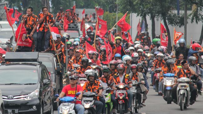 Massa Pemuda Pancasila Serbu Gedung DPR, Tuntut Junimart Minta Maaf