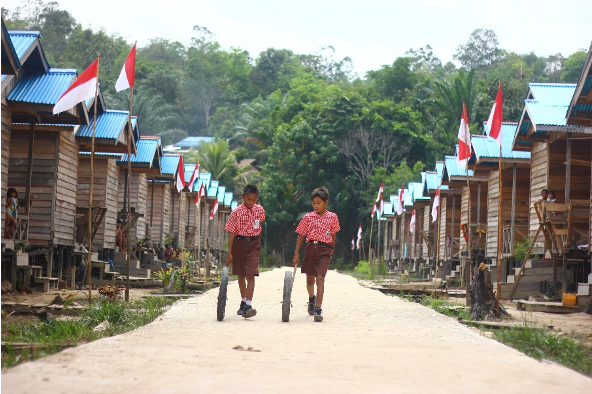 Kemensos Beri Bantuan 78 Unit Rumah untuk Komunitas Adat Terpencil di Riau