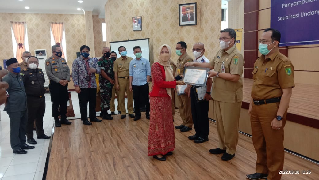 Lima OPD Pemkab Rohil Terima Penghargaan Taat Pajak Dari Kepala KPP Pratama Dumai