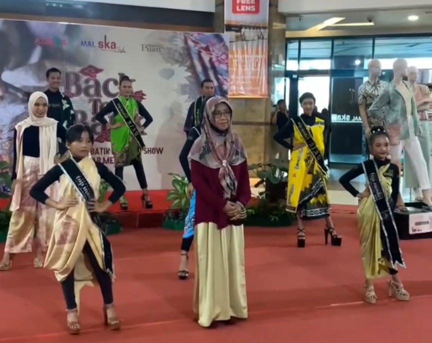 Batik Tulis Rumah Lengkepe Kreatif Gelar Fashion Show di Mal SKA Pekanbaru