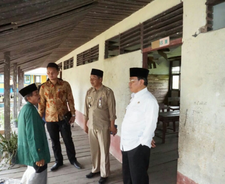 Bupati Inhil Tinjau Kondisi Memprihatinkan SDN 011 Desa Sungai Ambat, Enok