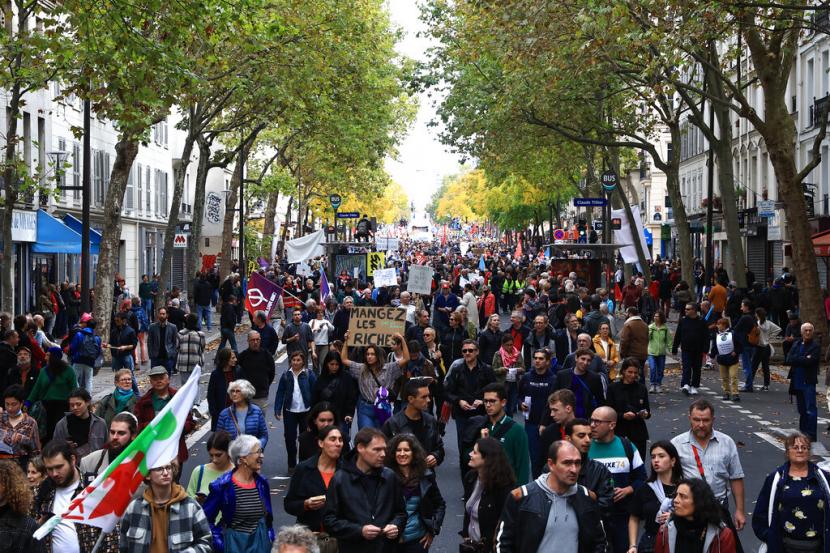 Ribuan Orang Turun ke Jalan Paris Protes Kenaikan Harga