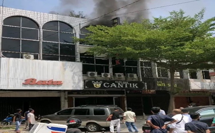 Toko Emas Cantik Terbakar, Damkar Pekanbaru : Tidak Ada Kendala di Lokasi