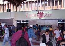 Tak Kunjung Terbang, Penumpang Lion Air Mengamuk!