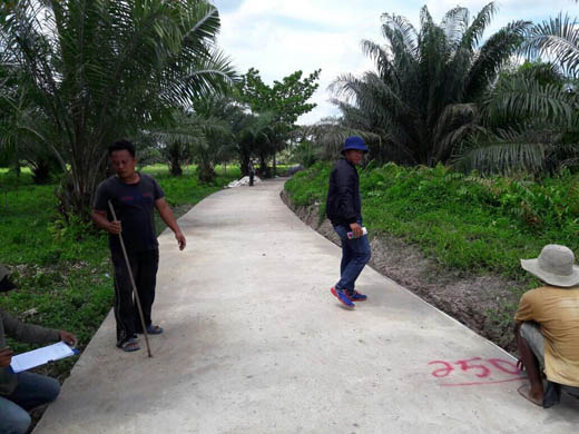 Bupati Inhil  Tuntaskan Pembangunan Jalan Rantau Panjang - Tekulai