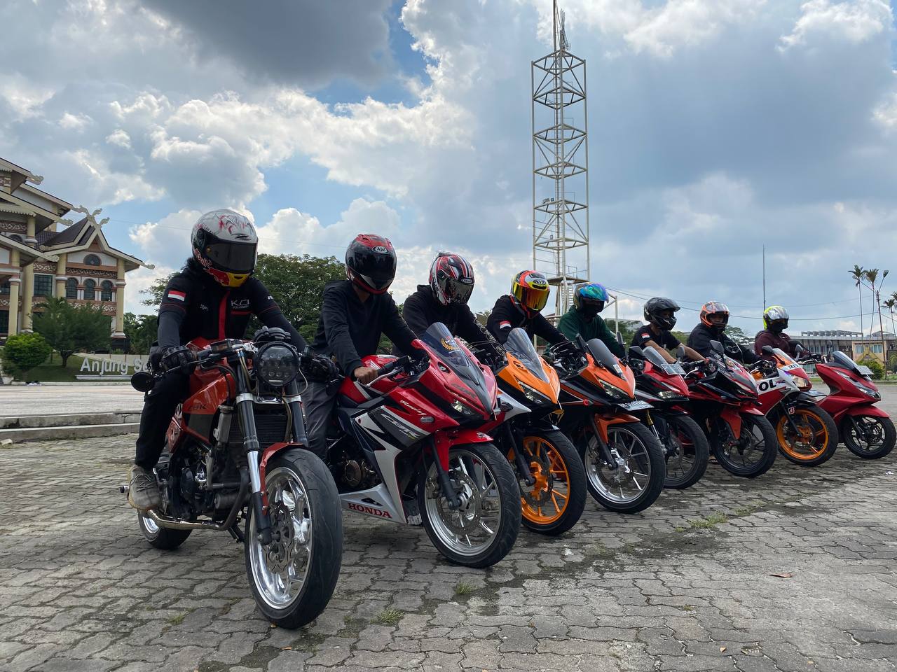 Komunitas Honda CBR Nonton Bareng hingga Meet & Greet