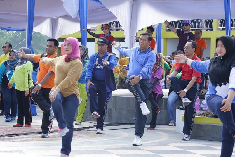 Wako  Firdaus dan Ribuan Warga Berbaur di Kampung Bandar