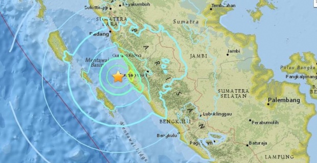 Gempa Berkekuatan 6,5 SR, Warga Kota Padang Berhamburan ke Luar Rumah