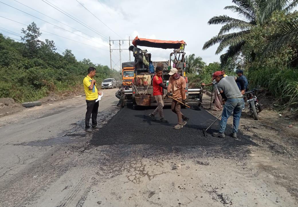 Dinas PUPR Riau Overlay Perbaikan Jalan Provinsi Sepanjang 30 KM di Siak