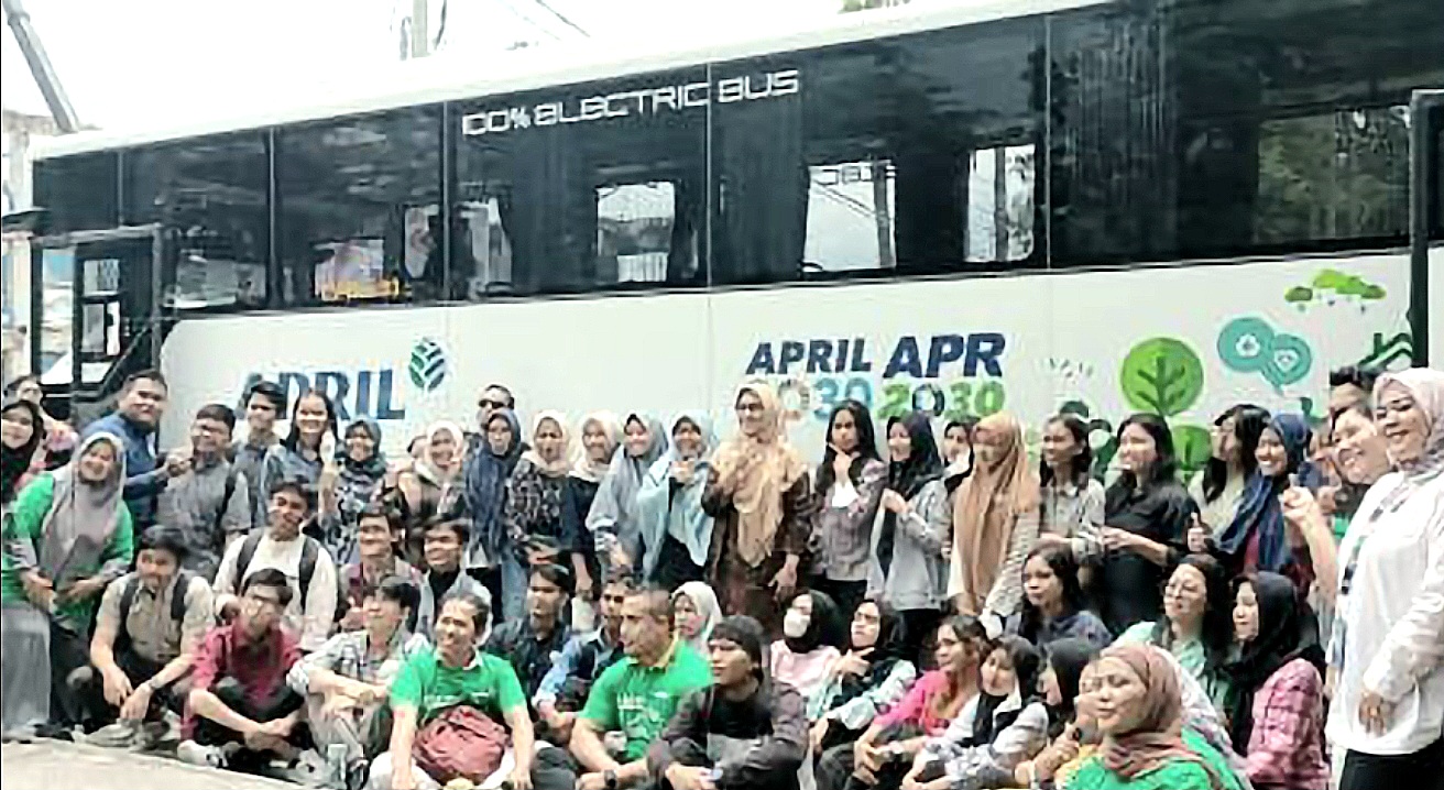 Dengan Bus Listrik, RAPP Ajak Awak Media dan Konten Kreator Berkeliling Kota Pekanbaru