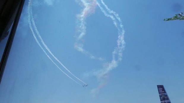 Pesawat Jupiter Aerobatik TNI AU Unjuk Kebolehan di Langit Pekanbaru