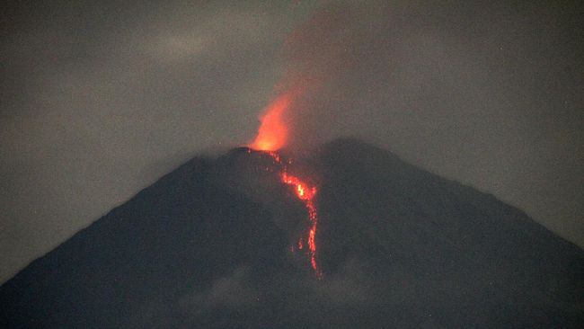 Erupsi Gunung Semeru, Warga Lumajang Diguyur Kerikil dan Lumpur