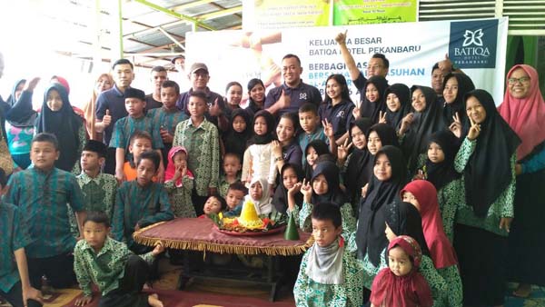 Batiqa Hotel Pekanbaru Rayakan Hut KE-1 Bersama Anak Panti Asuhan
