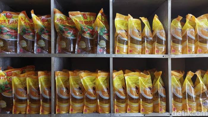 Pemerintah Salurkan Minyak Goreng Curah Rp14 Ribu di 5.000 Titik