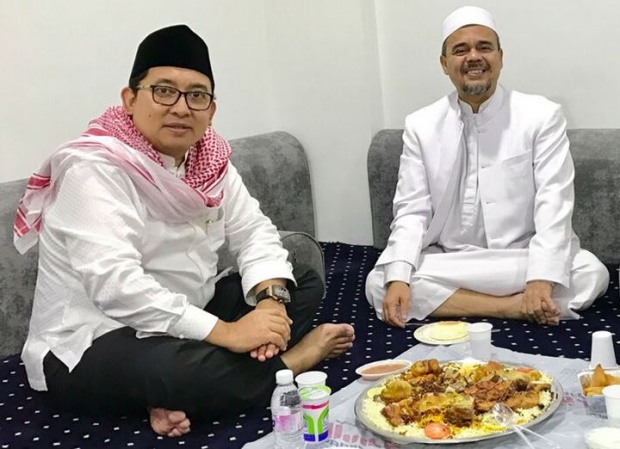Fadli Zon Makan Nasi Kebuli Bareng Rizieq Shihab di Mekah
