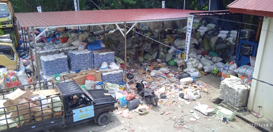 Kantor Dipenuhi Sampah,  Ada TPA Mini di Kantor DLHK kota Pekanbaru?