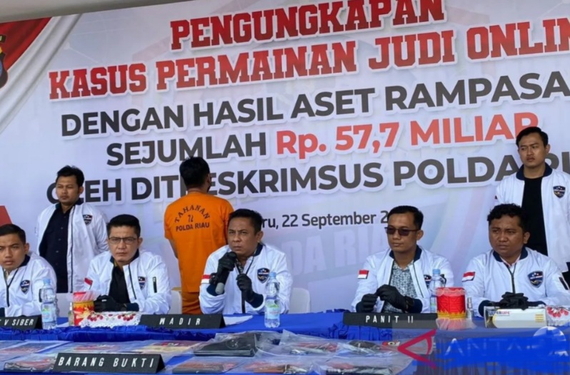 Polisi Tangkap Afiliator Judi Online di Pekanbaru Beromzet Rp100 Juta per Minggu