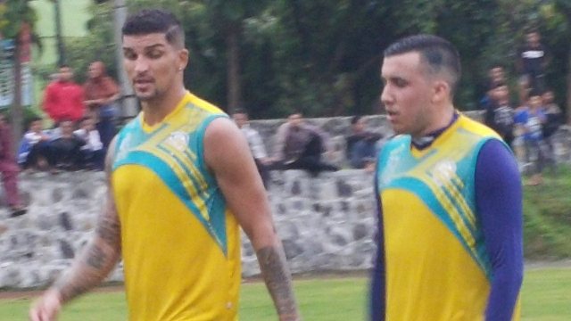 Arema FC Resmi Kontrak Dua Pemain Asing