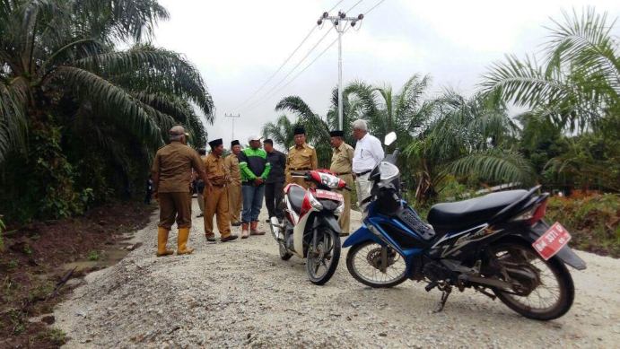 Wardan Kecewa Progres Pengerjaan Jalan Sei Luar-Teluk Pinang Lamban