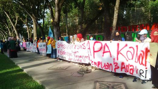 Forum Perempuan BEM-SI Gelar Aksi Damai di Gedung DPRD Riau