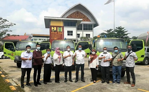PPW Riau Serahkan 3 Truk Tinja
