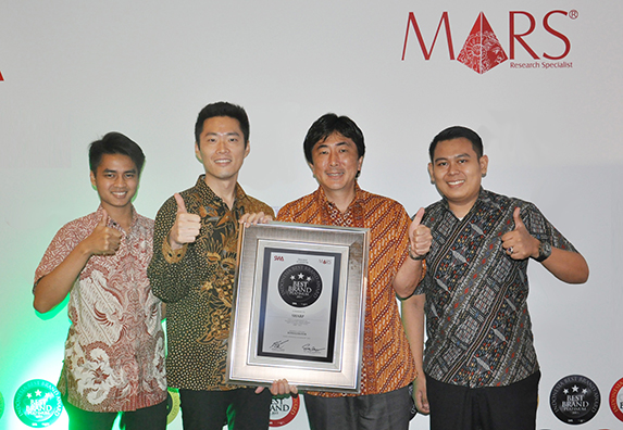 Tetap Terbaik, 13 Tahun SHARP Raih Double Platinum Brand di Ajang Indonesia Best Brand Award 2015