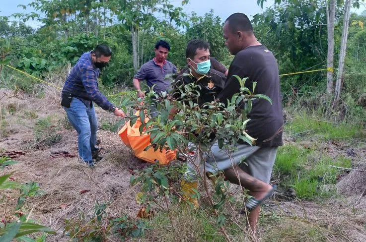 Mayat Lansia Setengah Telanjang ditemukan Membusuk di Pekanbaru