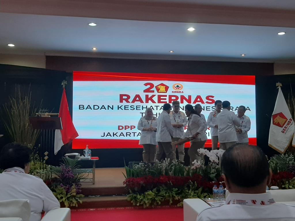 Sumbangsih di Bidang Kesehatan, Marwan Yohanis Dapat Penghargaan dari Prabowo
