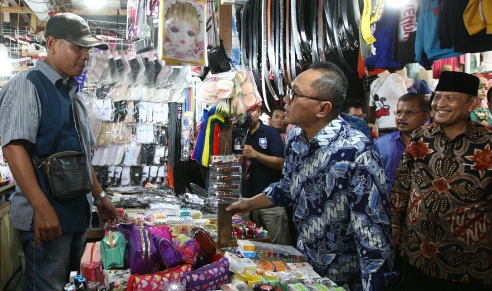 Ketua MPR Blusukan ke Pasar Raya Pasi Tujuh Padang