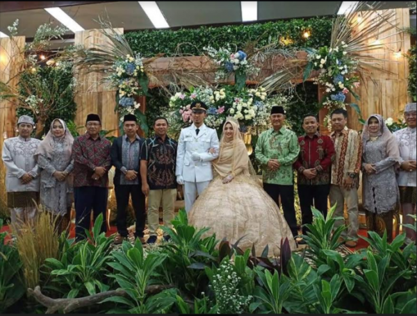Wakil Bupati Samsudin Uti Hadiri Pesta Pernikahan Putra Bungsu Bupati, HM Wardan