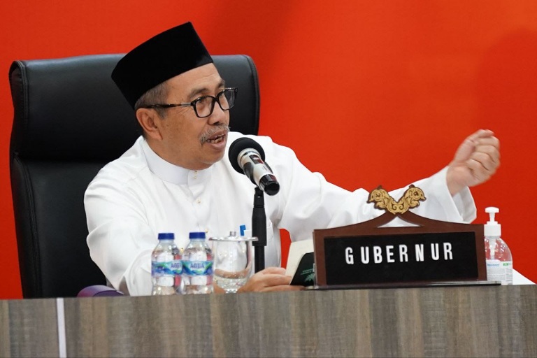 Tindak Lanjuti Arahan Presiden, Gubri  Rapat Pengendalian Inflasi di Riau