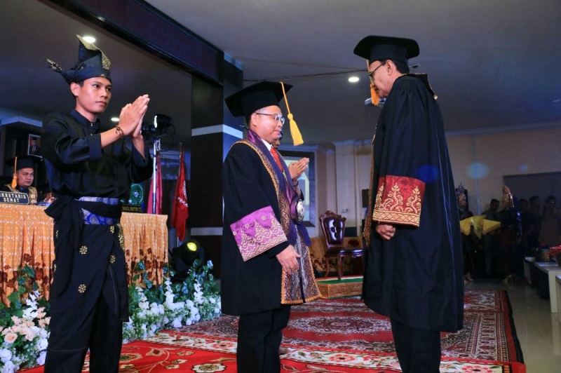 Rektor Unilak Riau Resmi Dikukuhkan Sebagai Guru Besar Bidang Kajian Budaya