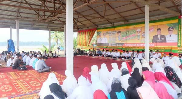 Bupati Wardan Hadiri Istighotsah, Halal Bi Halal Dan Sunatan Massal 2017 Di Sungai Piring.