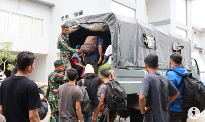 TNI AL Amankan 36 PMI dari Malaysia Yang Masuk Secara Ilegal ke Dumai