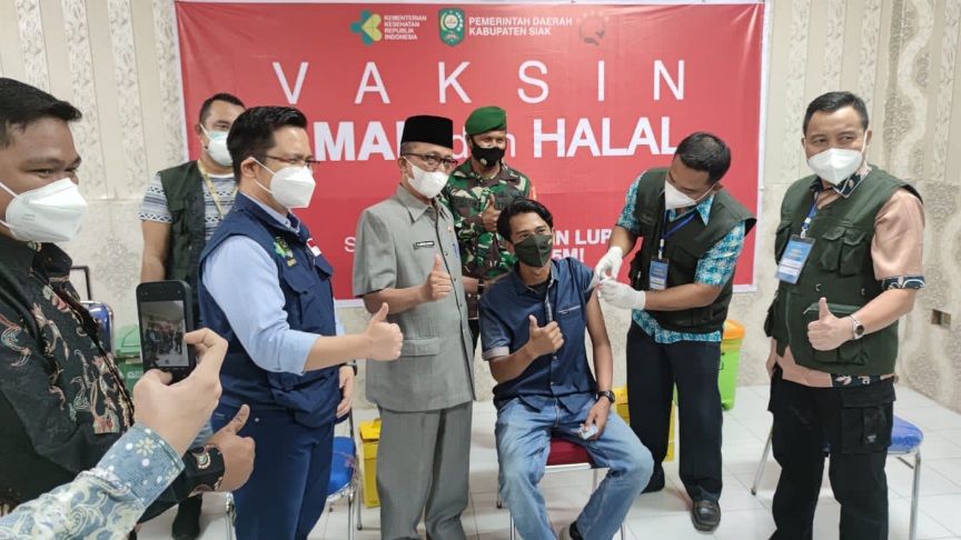 Masyarakat Antusias dan Ikuti Serbuan Vaksinasi TNI-Polri di RSUD Tengku Rafi'an Siak