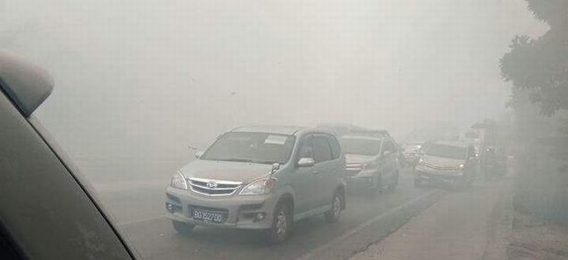 Kabut Asap Mulai Halangi Jarak Pandang di Jalintim Indralaya-Palembang