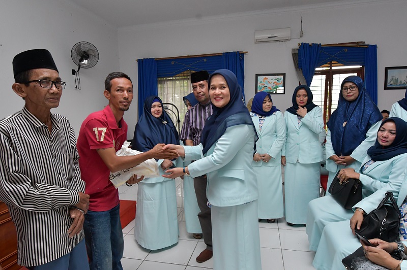 Dharma Wanita Bank Riau Kepri Jalankan Program Indahnya Berbagi