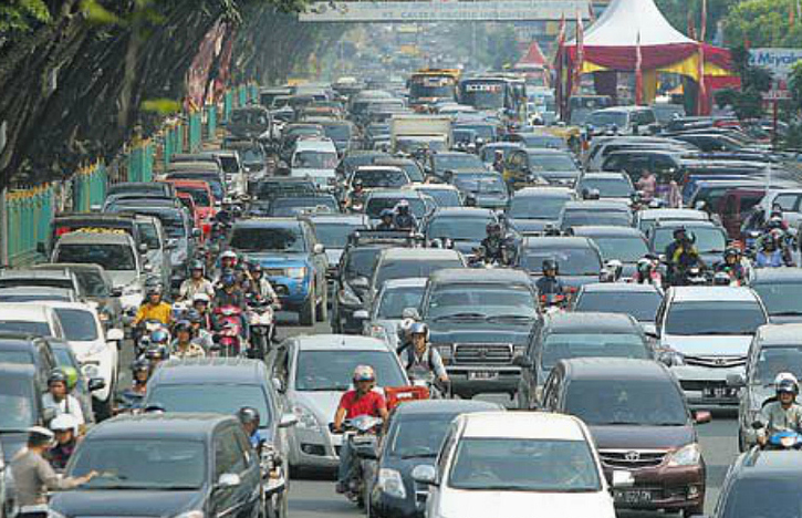 Parkir di Tepi Jalan Kota Pekanbaru, Sepeda Motor Rp5000 dan Mobil Rp8000