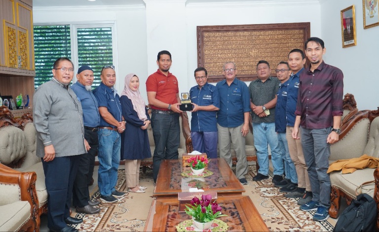 Pengurus JMSI Riau Audiensi ke Kampus UMRI dalam Rangka Peringatan HPN dan HUT ke-4 JMSI